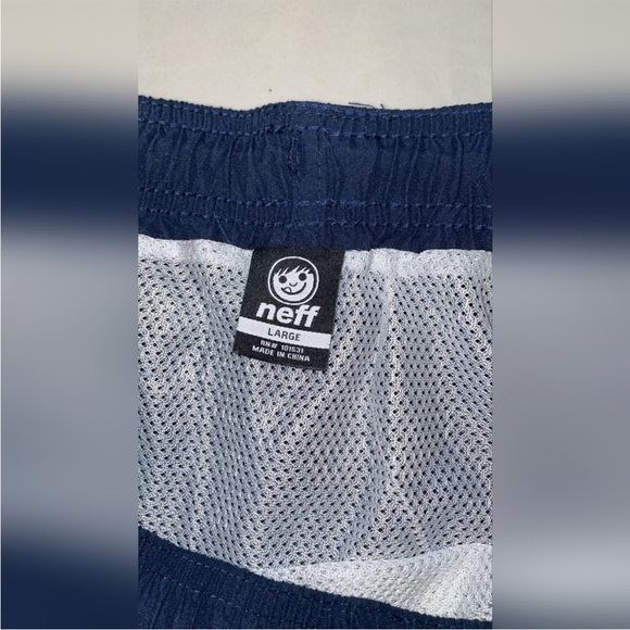 Neff size large men  shorts - Picture 2 of 3
